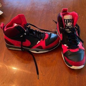 Nike men’s high tops Force men’s 11.5 red and black